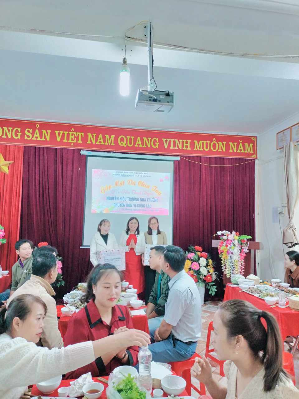 cbgv tặng quà